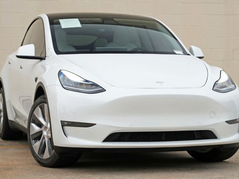 Used 2022 Tesla Model Y Long Range AWD/4WD image 4