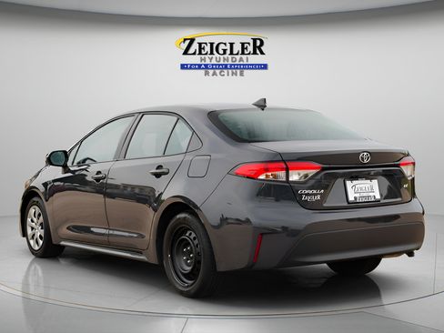 Used 2025 Toyota Corolla LE FWD image 5