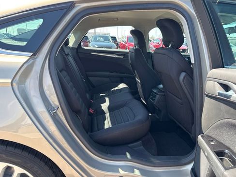 Used 2015 Ford Fusion SE FWD image 40