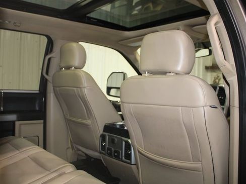 Used 2019 Ford F250 Lariat w/ Chrome Package image 26