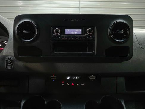 Used 2022 Mercedes-Benz Sprinter 2500 image 23