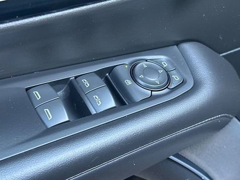 Used 2025 Chevrolet Suburban Z71 AWD/4WD image 12