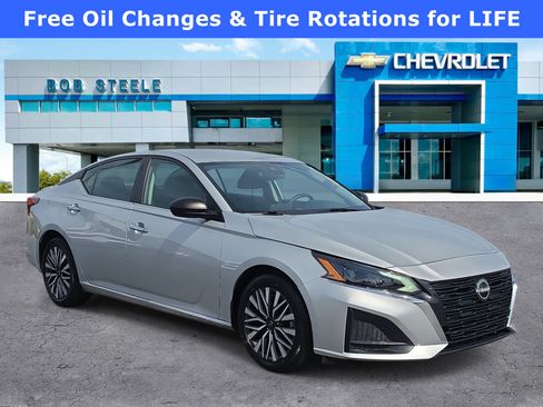 Used 2024 Nissan Altima 2.5 SV FWD image 1
