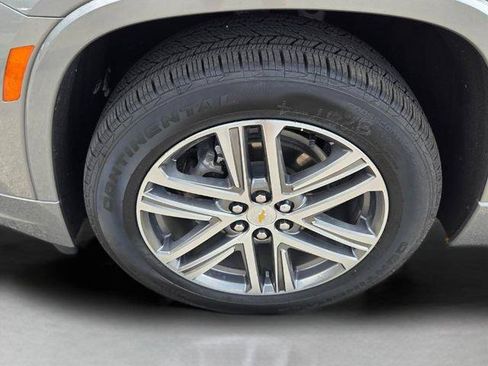 Used 2023 Chevrolet Traverse High Country FWD image 9