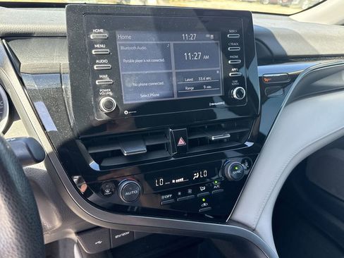 Used 2022 Toyota Camry LE image 20