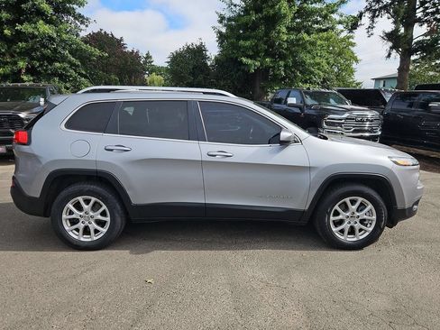 Used 2014 Jeep Cherokee Latitude AWD/4WD image 8