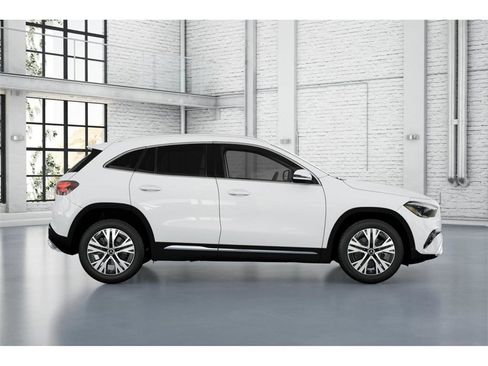 New 2025 Mercedes-Benz GLA 250 4MATIC image 16