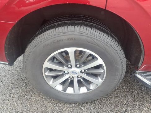 Used 2019 Ford Expedition XLT w/ Equipment Group 202A AWD/4WD image 31