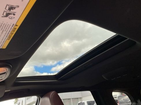 Used 2023 Dodge Durango GT image 17