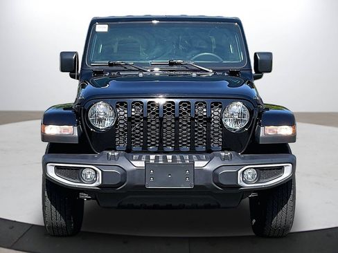 Used 2023 Jeep Gladiator Sport AWD/4WD image 3