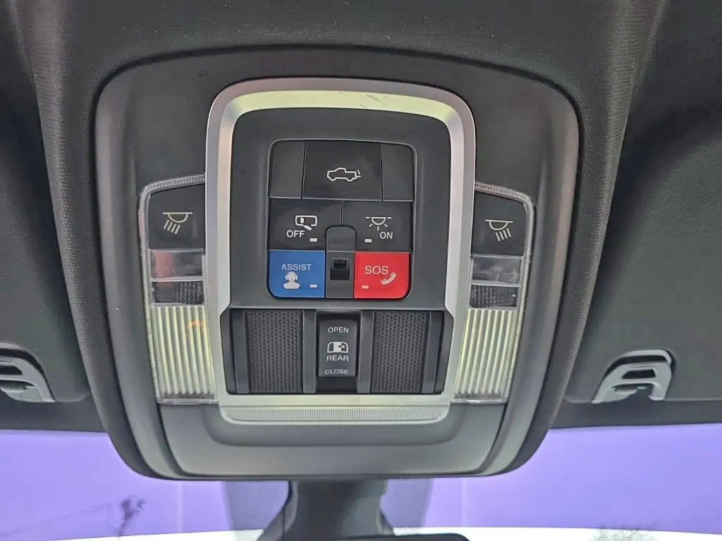 Used 2019 RAM 1500 Laramie AWD/4WD image 36