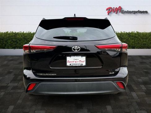 Used 2022 Toyota Highlander XLE image 9
