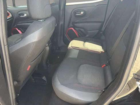 Used 2017 Jeep Renegade Trailhawk AWD/4WD image 25