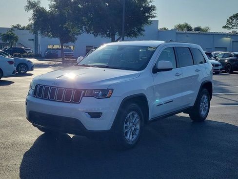 Used 2018 Jeep Grand Cherokee Laredo RWD image 28