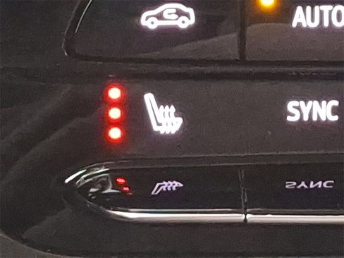 Used 2021 Buick Envision Essence w/ Sport Touring Package image 23