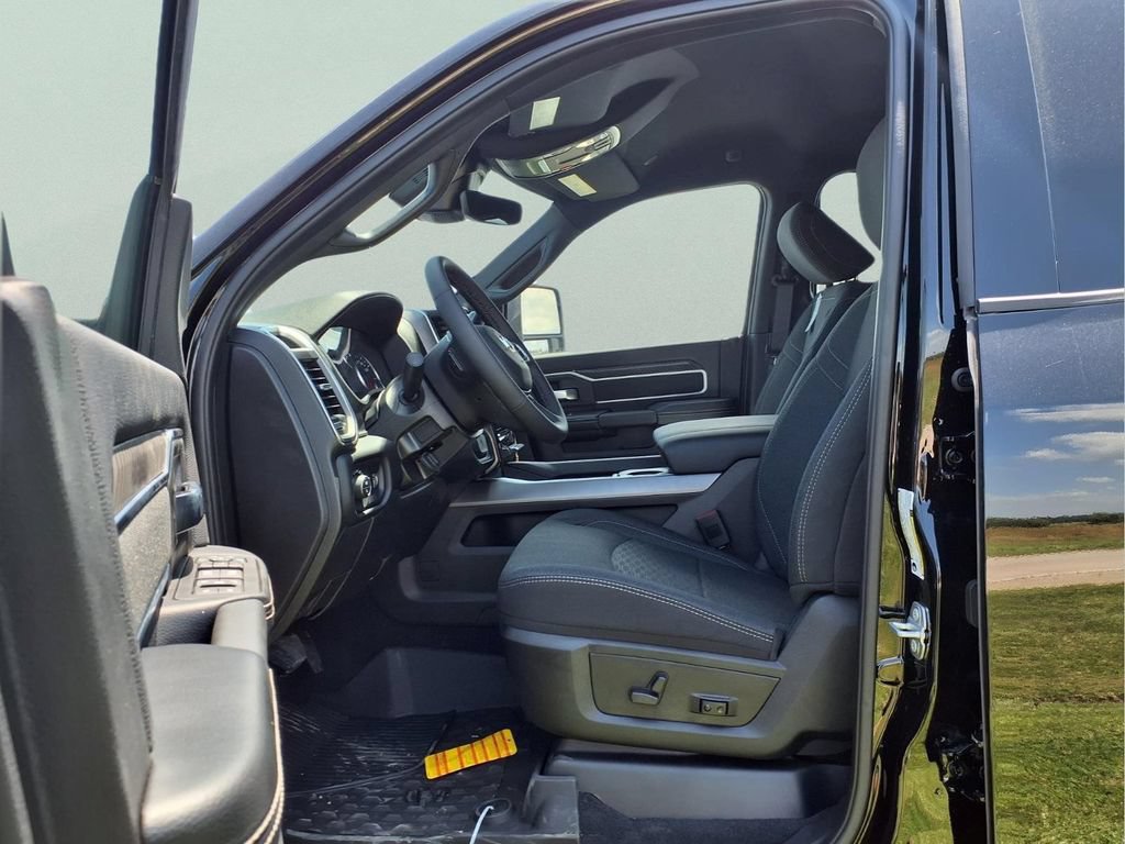 New 2026 RAM 2500 Big Horn AWD/4WD image 16