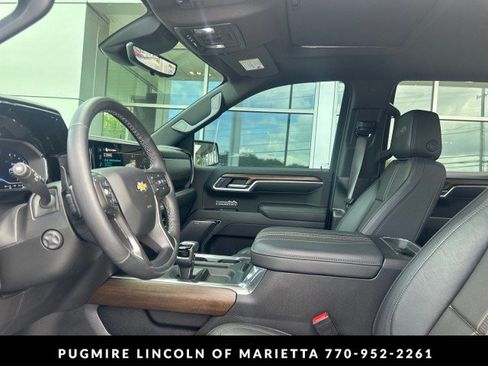 Used 2025 Chevrolet Silverado 1500 High Country AWD/4WD image 3