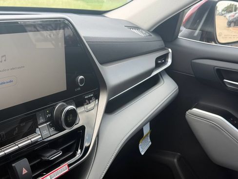 New 2026 Toyota Highlander XLE AWD/4WD image 17