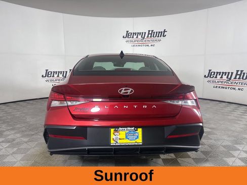 Used 2024 Hyundai Elantra SEL w/ Convenience Package FWD image 7