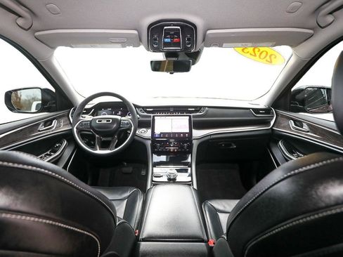 Used 2023 Jeep Grand Cherokee Limited w/ Luxury Tech Group II image 24