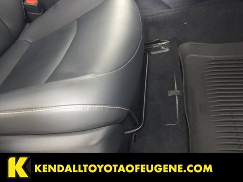 Used 2022 Toyota Prius Prime XLE FWD image 29