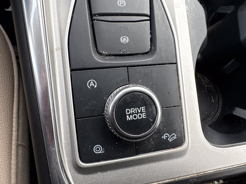 Used 2024 Ford Explorer Limited w/ Equipment Group 301A AWD/4WD image 17