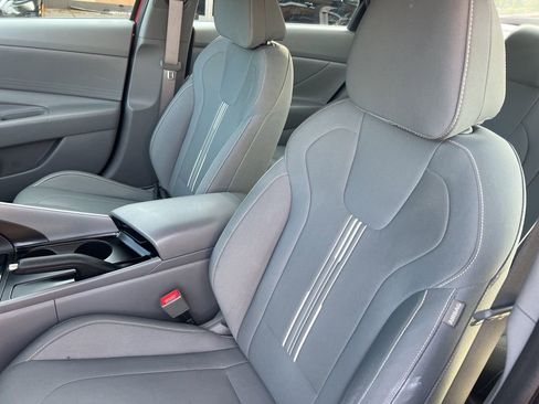 Used 2023 Hyundai Elantra SEL w/ Cargo Package image 5