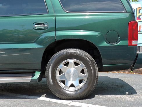 Used 2002 Cadillac Escalade AWD image 9