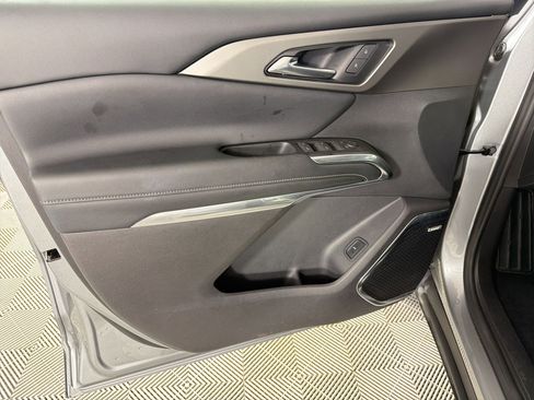 Used 2024 Chevrolet Traverse LT w/ Enhanced Driving Package image 13