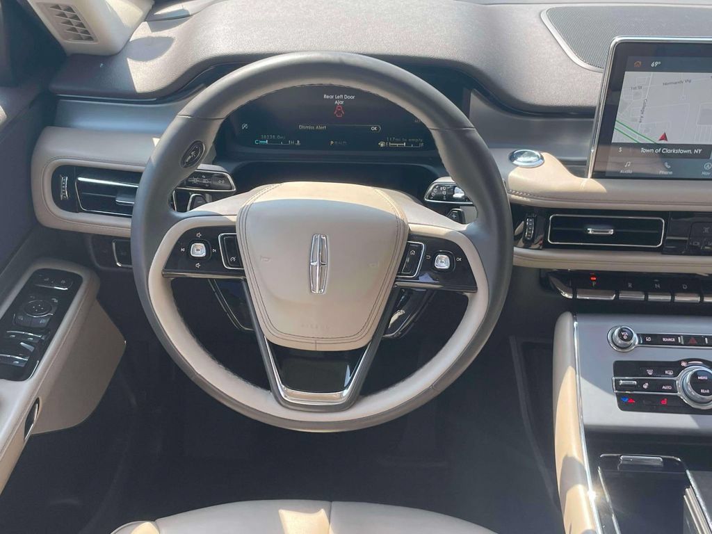 Used 2022 Lincoln Aviator AWD w/ Premium Package image 14