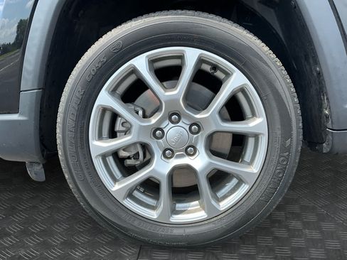 Used 2024 Jeep Compass Latitude AWD/4WD image 14