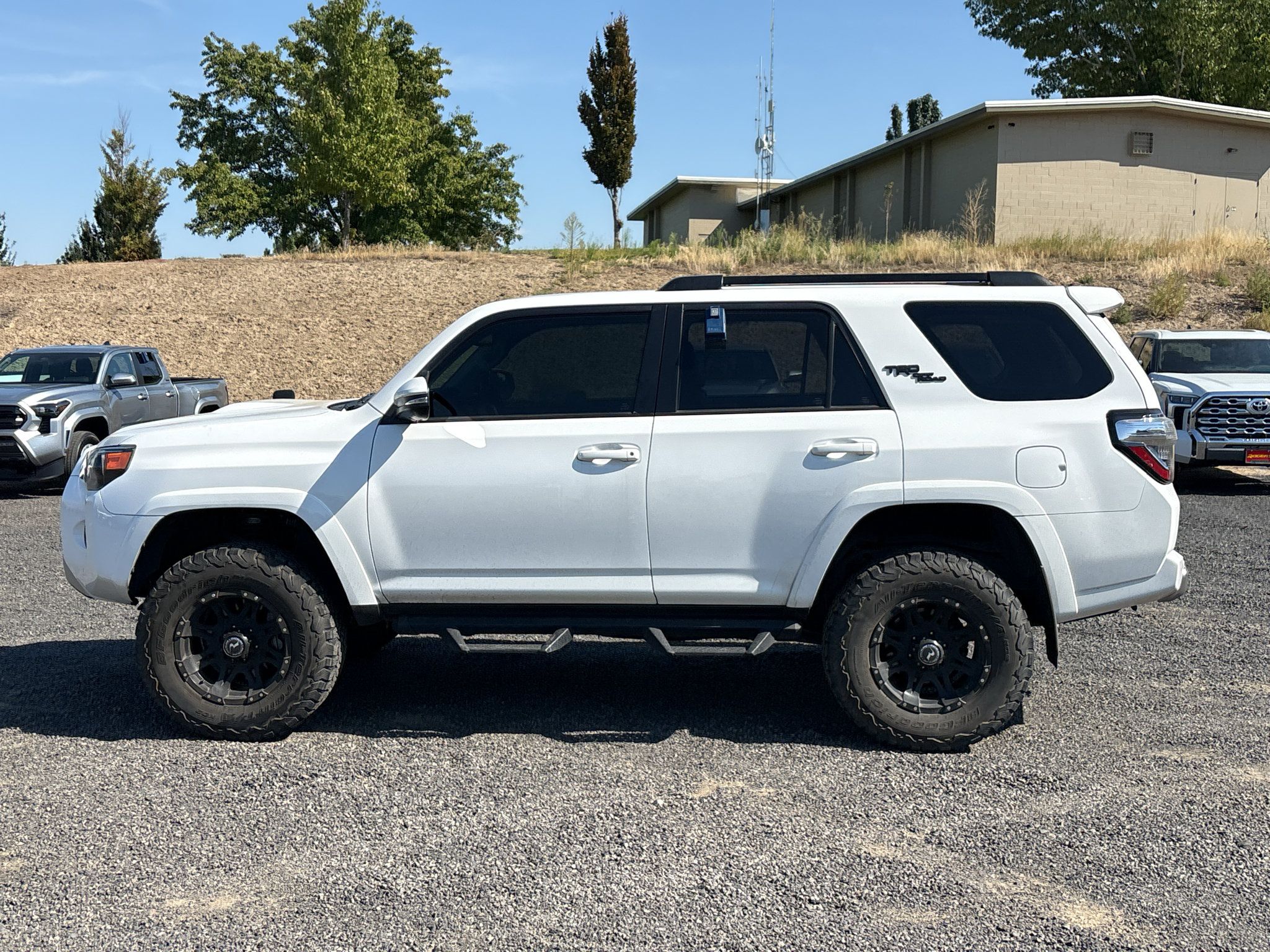 Used 2020 Toyota 4Runner TRD Off-Road Premium AWD/4WD image 8