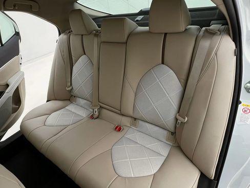 Used 2019 Toyota Camry XLE image 15