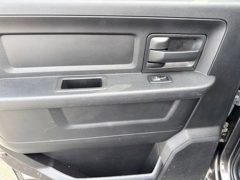 Used 2017 RAM 1500 Express AWD/4WD image 11