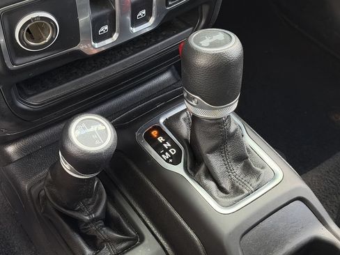Used 2020 Jeep Wrangler Sport AWD/4WD image 28