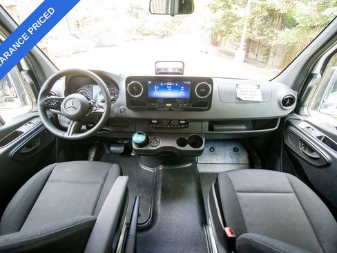 Used 2025 Mercedes-Benz Sprinter 2500 image 26