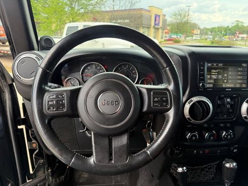 Used 2014 Jeep Wrangler Unlimited Sahara w/ Connectivity Group AWD/4WD image 19