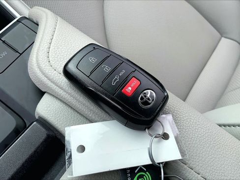 Used 2025 Toyota Grand Highlander Limited image 15