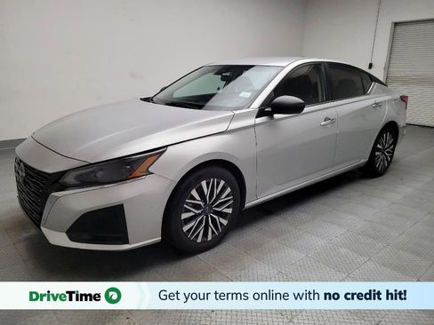 Used 2024 Nissan Altima 2.5 SV image 1