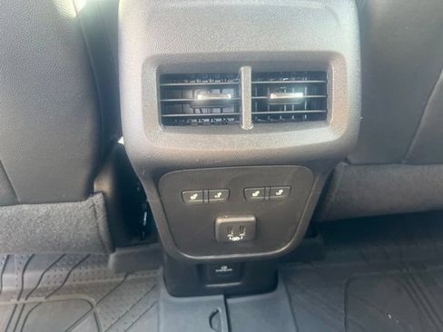 Used 2024 Chevrolet Equinox Premier AWD/4WD image 26