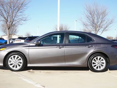 Used 2024 Toyota Camry LE image 6