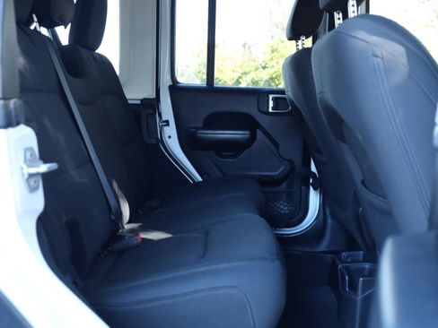 Used 2018 Jeep Wrangler Unlimited Sport S AWD/4WD image 19