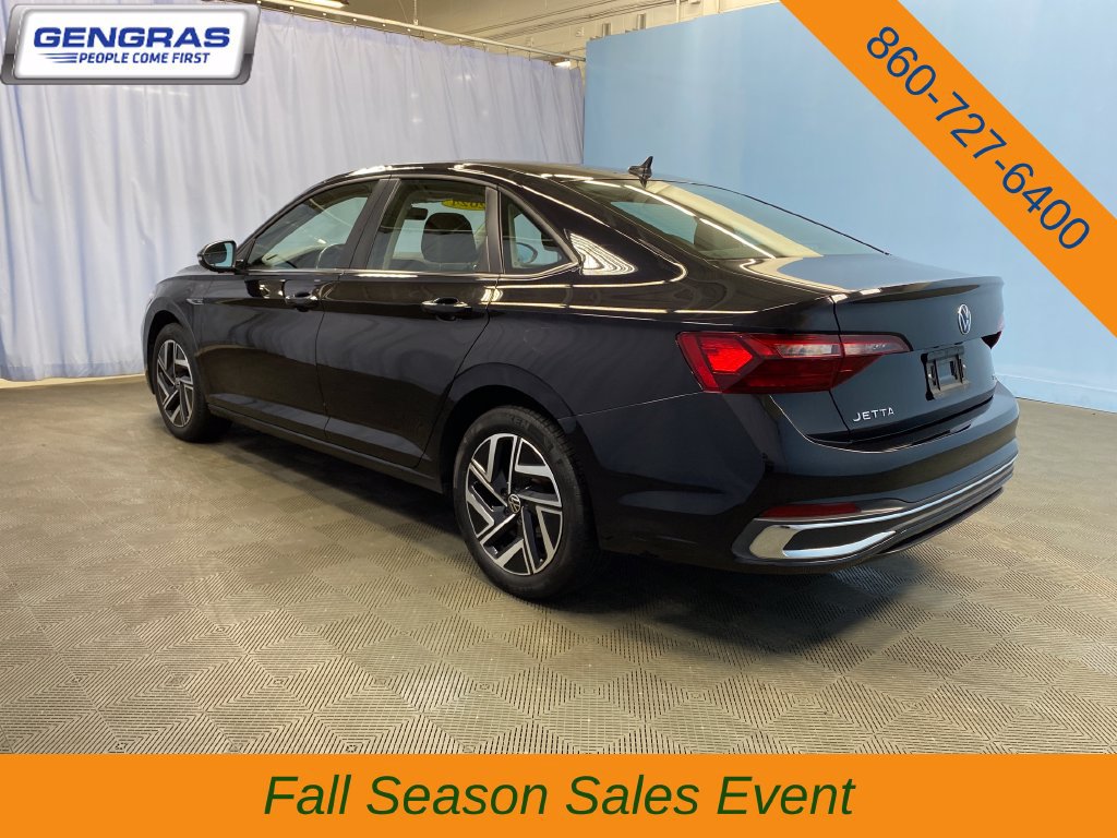 Used 2024 Volkswagen Jetta SEL FWD image 4