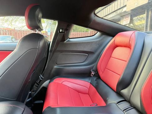 Used 2017 Ford Mustang Premium image 14