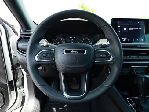 Used 2022 Jeep Compass Latitude FWD image 10