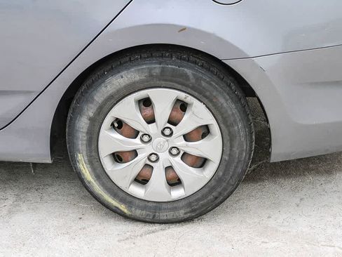 Used 2015 Hyundai Accent GLS FWD image 6