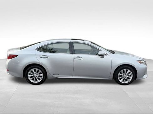 Used 2013 Lexus ES 300h w/ Luxury Pkg FWD image 30