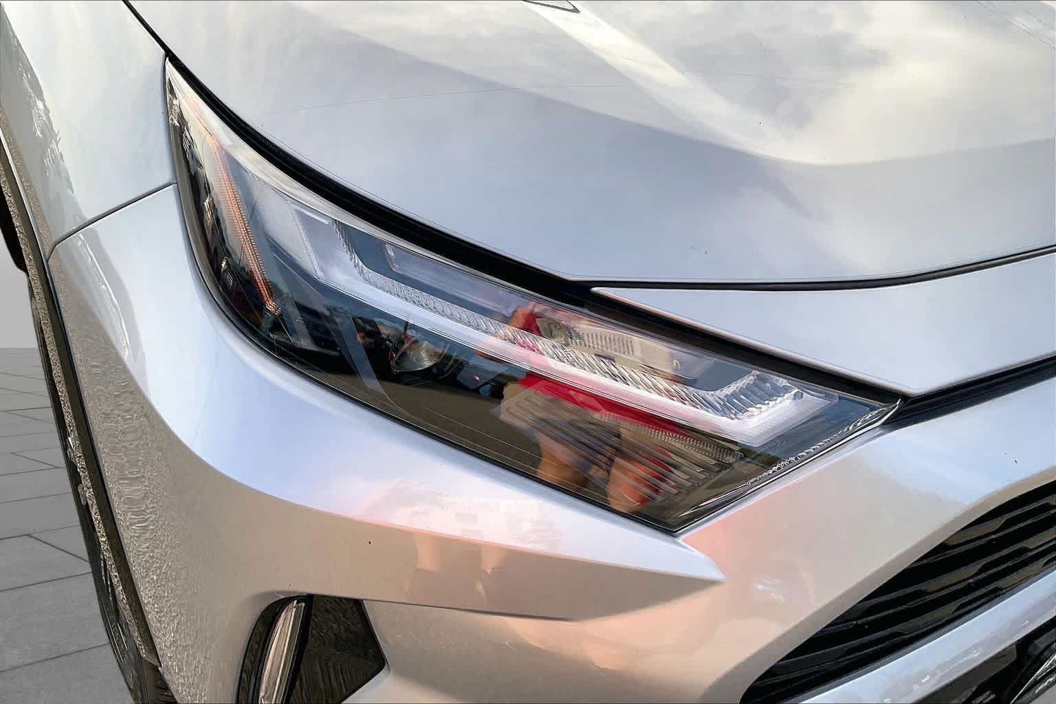Used 2025 Toyota RAV4 XSE AWD/4WD image 28