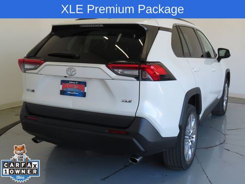 Used 2022 Toyota RAV4 XLE Premium image 4