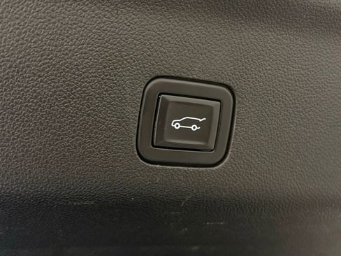Used 2023 Chevrolet Suburban Premier RWD image 42